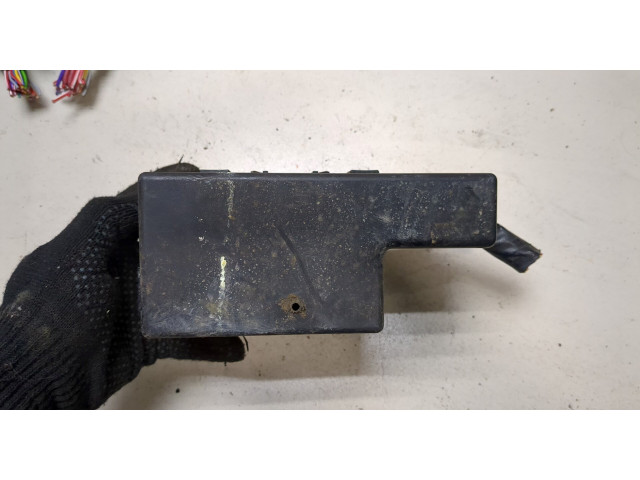 Блок предохранителей Nissan Armada 2003-2007 5.6