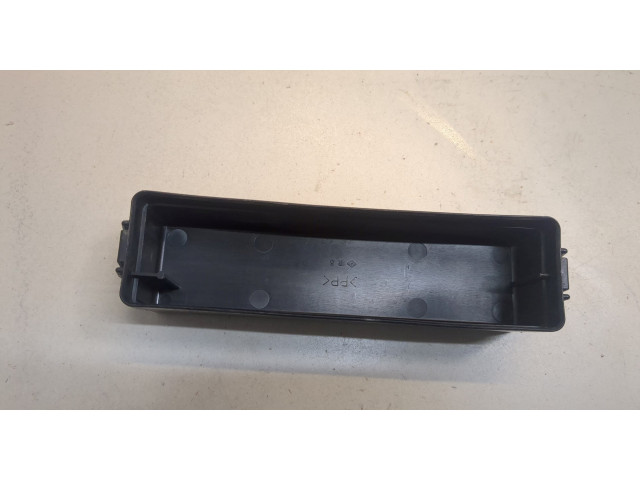 Крышка блока предохранителей Infiniti FX 2002-2009