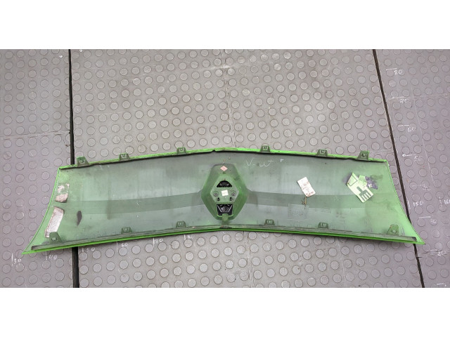 Решетка радиатора  Renault Kangoo 2008-2013          8200499017