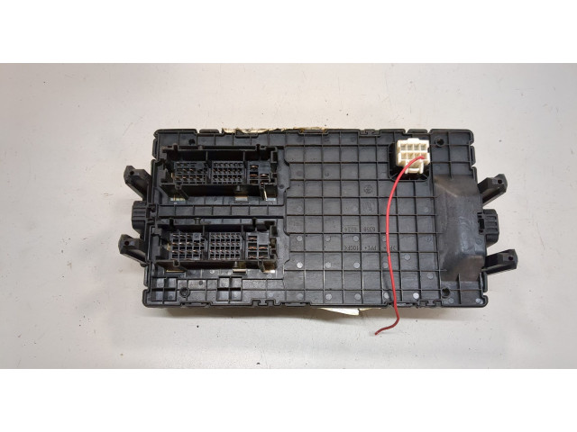 Блок предохранителей Hummer H3 25796965