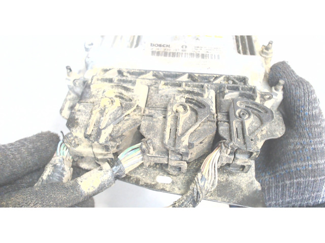 Блок управления двигателем  Renault Trafic 2014-2021     