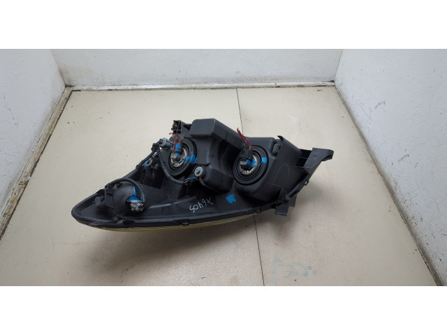 Фара передняя  Toyota Corolla Verso 2004-2009 правая 