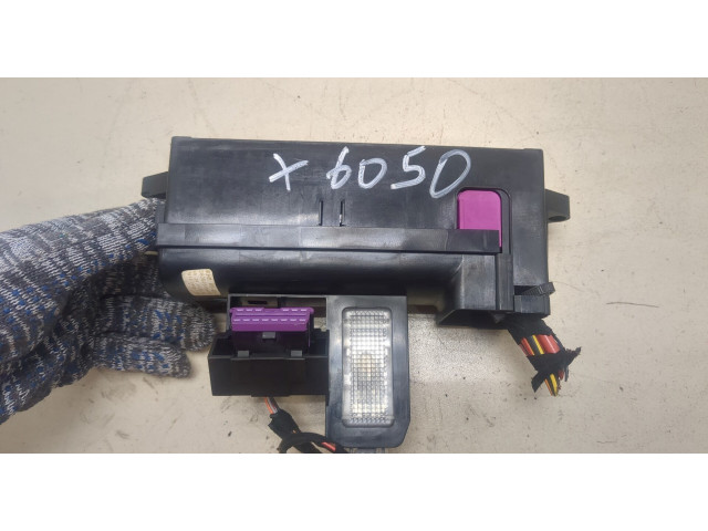 Блок предохранителей  Volkswagen Golf Plus         