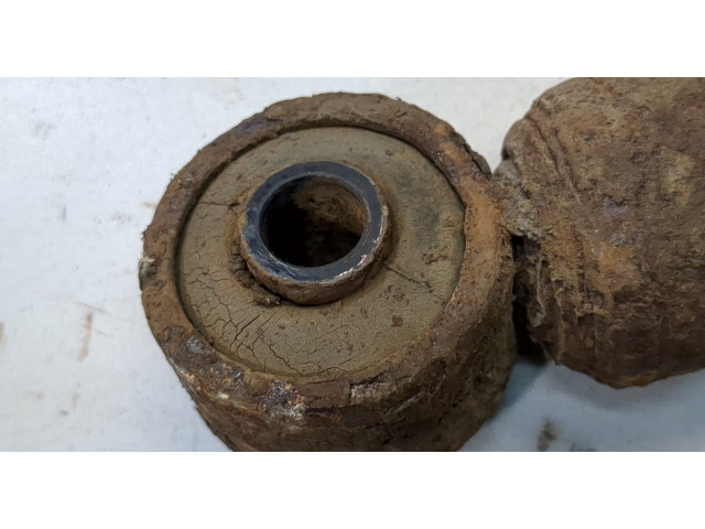 Стойка амортизатора Suzuki Grand Vitara XL-7 2001-2006