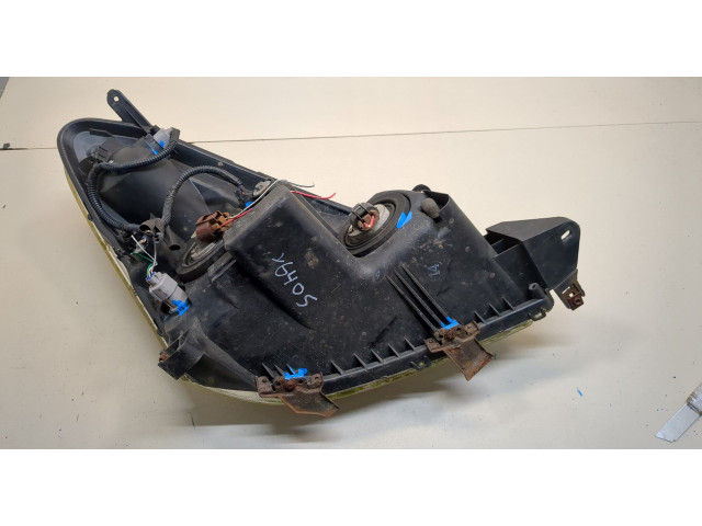 Фара передняя  Toyota Corolla Verso 2004-2009 левая 