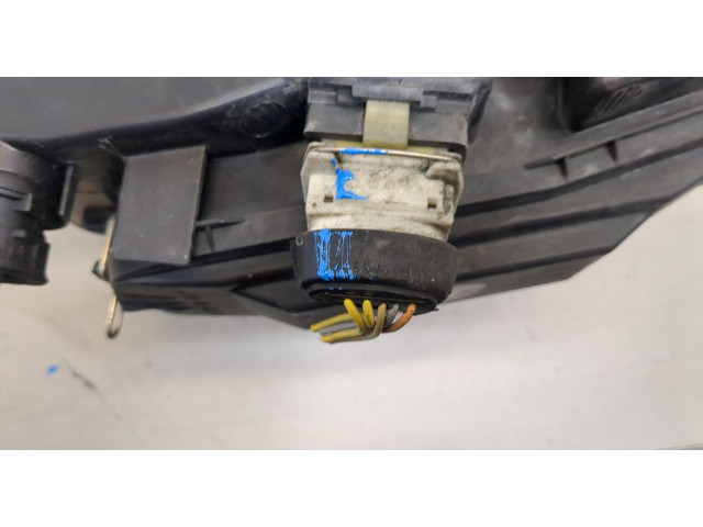 Фара передняя  Citroen Xantia 1998-2002 правая 