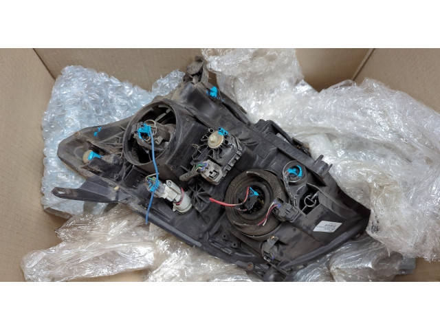 Фара передняя  Toyota Avensis 2 2003-2008 правая 