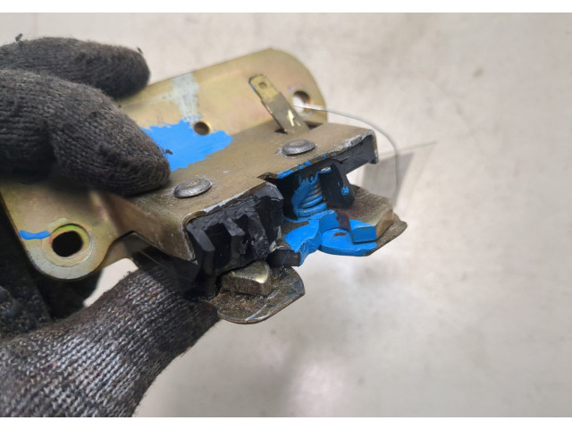 Замок багажника Mitsubishi Carisma