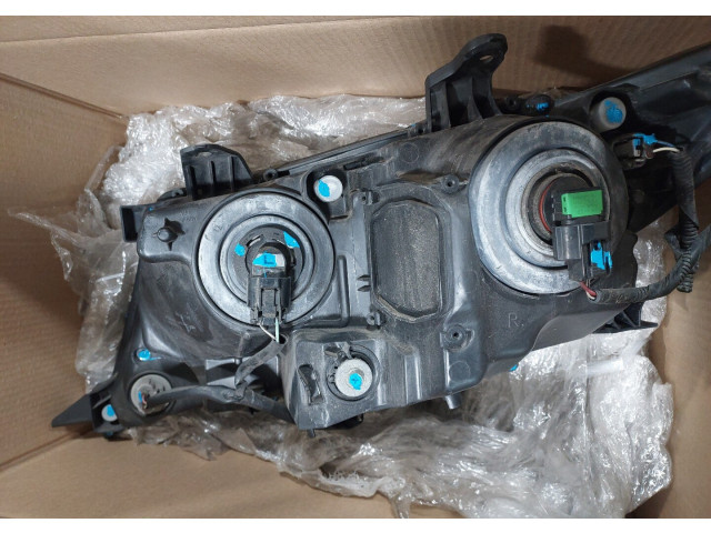 Фара передняя Toyota Venza 2008-2017 правая