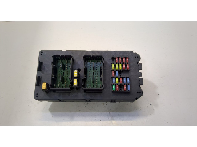 Блок предохранителей  Jeep Grand Cherokee 2004-2010         