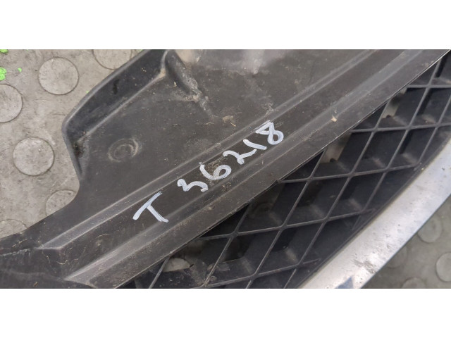 Решетка радиатора  Mazda 5 (CR) 2005-2010            