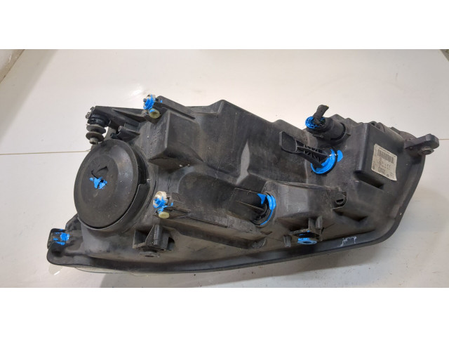 Фара передняя  Volkswagen Caddy 2010-2015 правая 