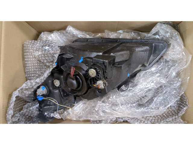 Фара передняя  Suzuki Liana правая 