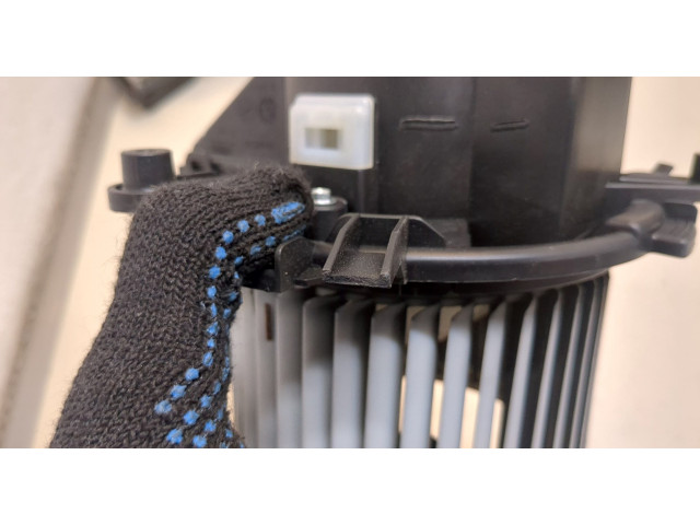 Моторчик печки  Peugeot Partner 2018-2024 9821292380    9821292380   