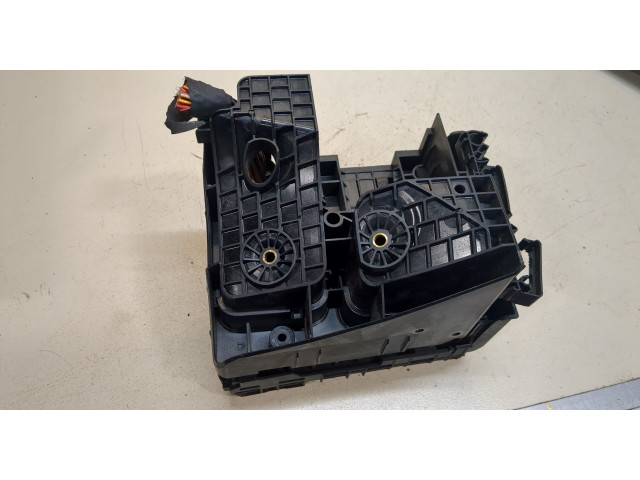 Блок предохранителей Audi Q3 2011-2014