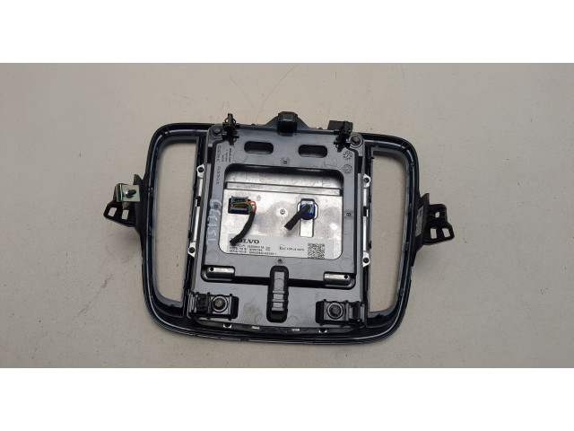 Дисплей бортового компьютера  Volvo XC40        