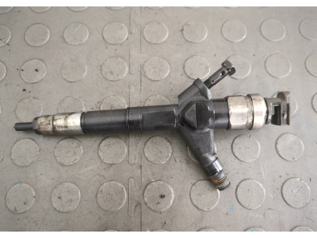 Форсунка топливная  Nissan Pathfinder 2004-2014    16600EC00A     
