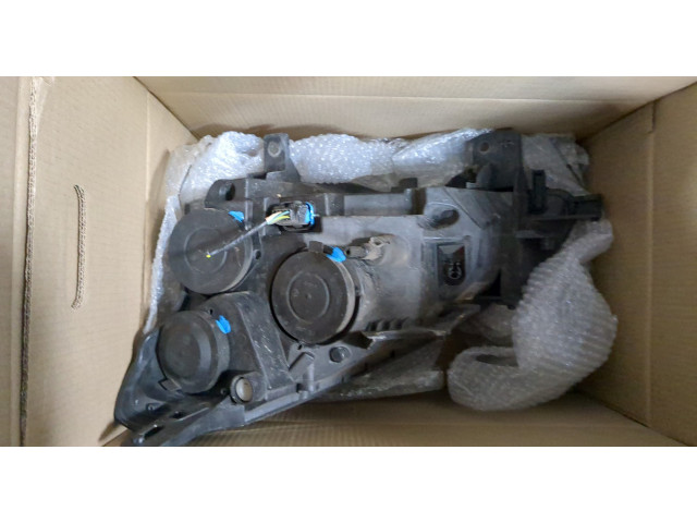 Фара передняя  Peugeot Partner 2015-2018 правая 