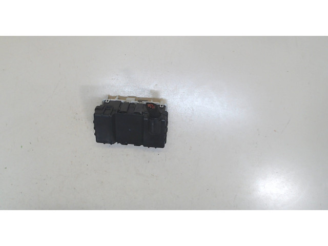 Блок предохранителей Chevrolet Malibu 2015-2018 33172518 1.5