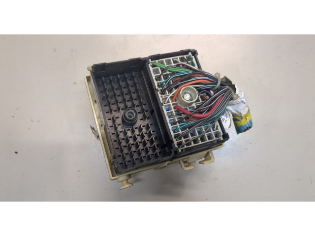 Блок предохранителей Hummer H2 6