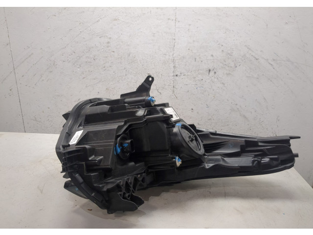 Фара передняя Cadillac XT5 2016-2019 правая