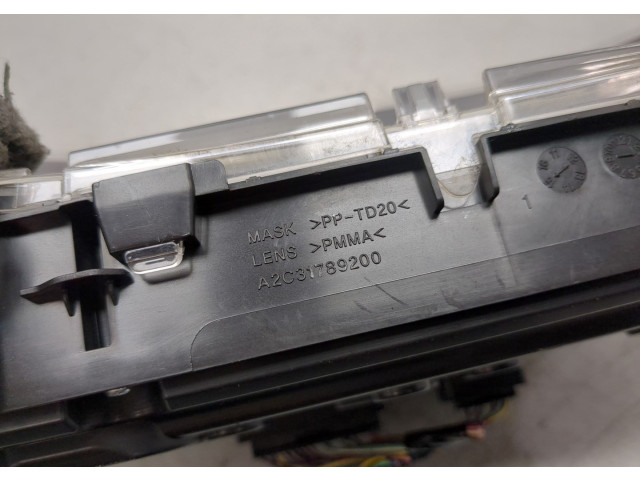 Панель приборов  Toyota Auris E18 2012-            