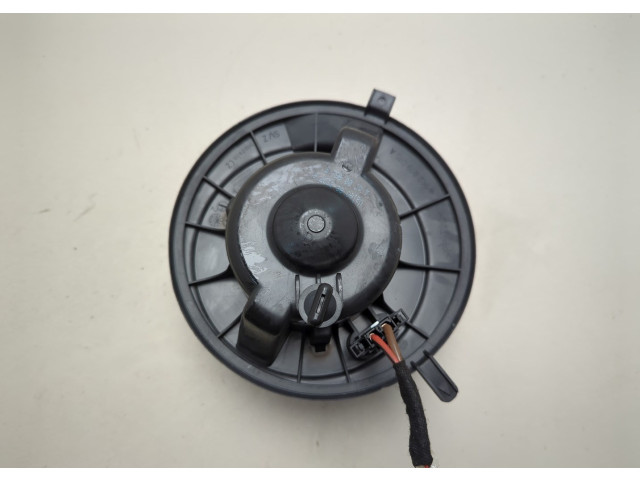 Моторчик печки Skoda Octavia (A5) 2004-2013