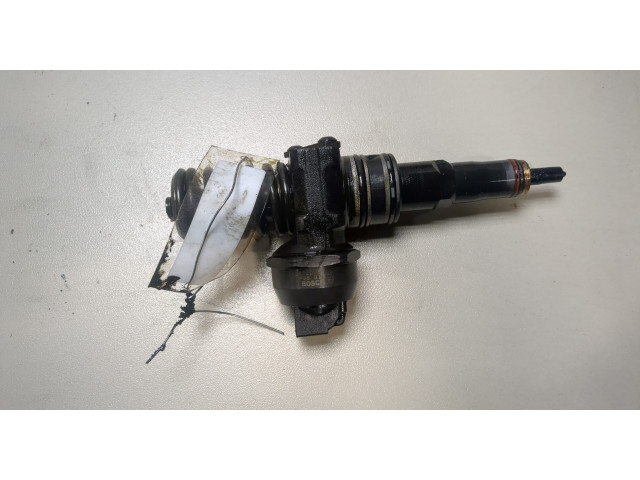 Форсунка топливная  Volkswagen Golf 4 1997-2005    038130201G     