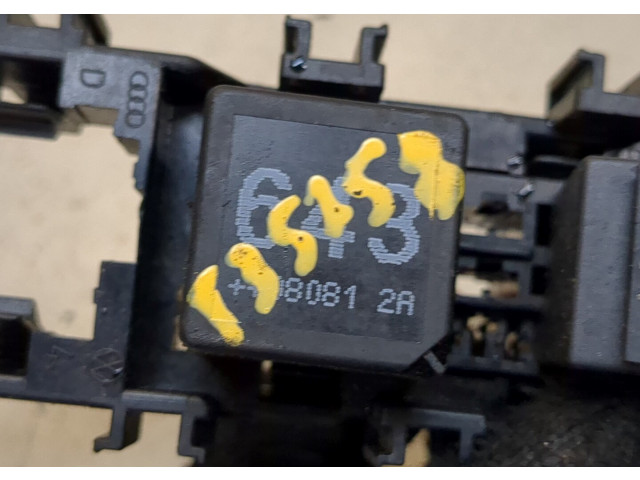 Pojistková skříňka Блок реле Audi A6 (C6) 2005-2011