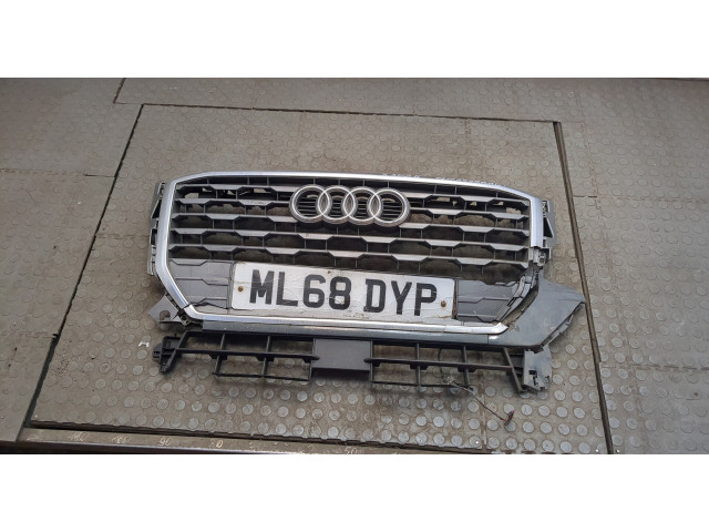 Решетка радиатора  Audi Q2 2016-2021           