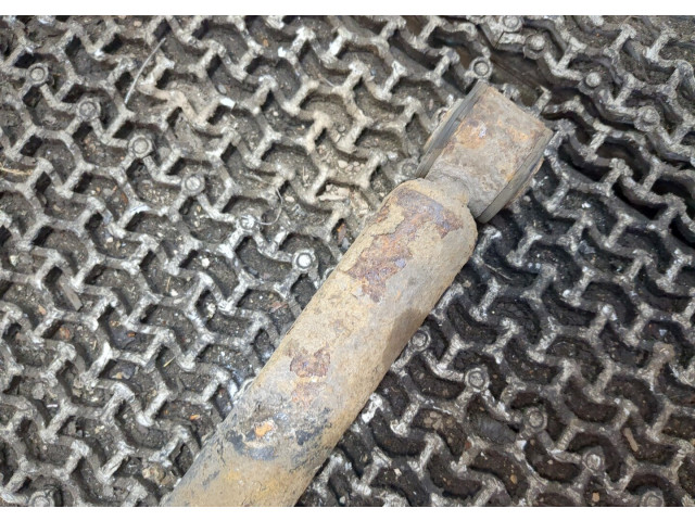 Стойка амортизатора  Dacia Sandero 2012-     1.2  бензин