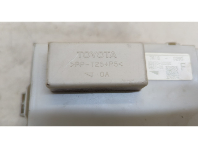 Блок предохранителей Lexus GS 2005-2012 8267030250