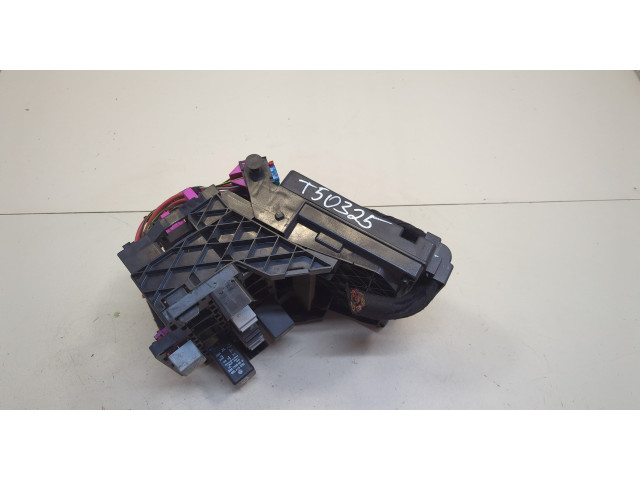 Блок предохранителей Volkswagen Sharan 2000-2010