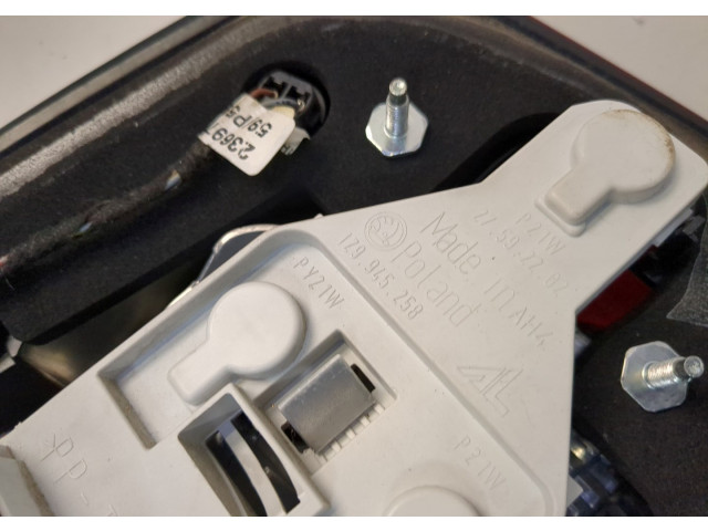 Задний фонарь