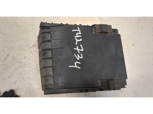 Крышка блока предохранителей  Skoda Yeti 2009-2014         