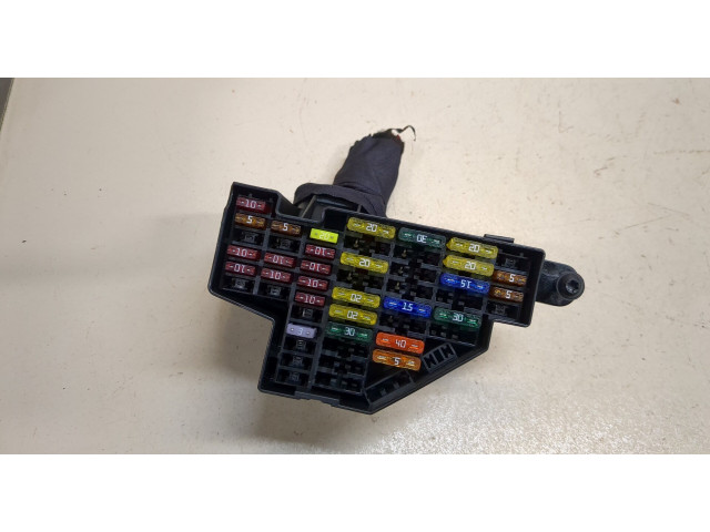 Блок предохранителей  Volkswagen Passat 7 2010-2015 Европа            