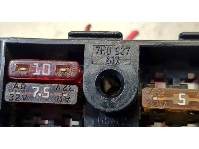 Блок предохранителей Volkswagen Transporter 5 2003-2009