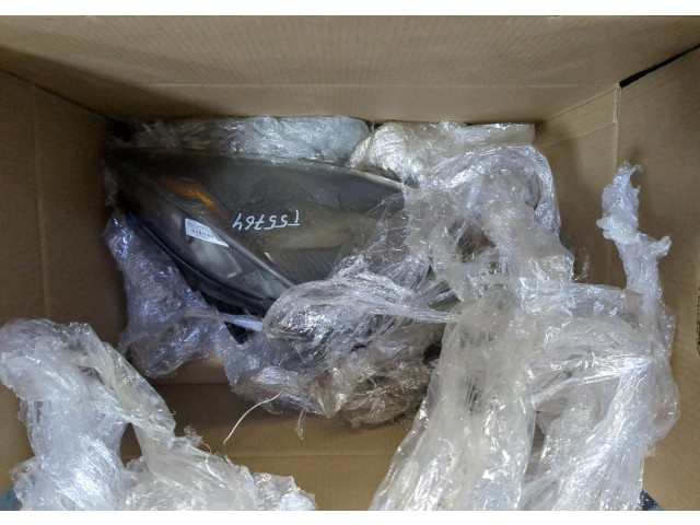 Фара передняя  Ford Focus 2 2008-2011 правая 