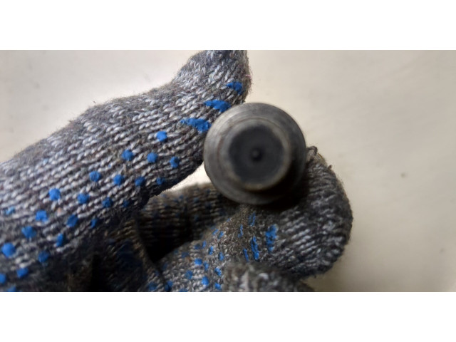 Форсунка топливная Mitsubishi Pajero 1990-2000 MD103301