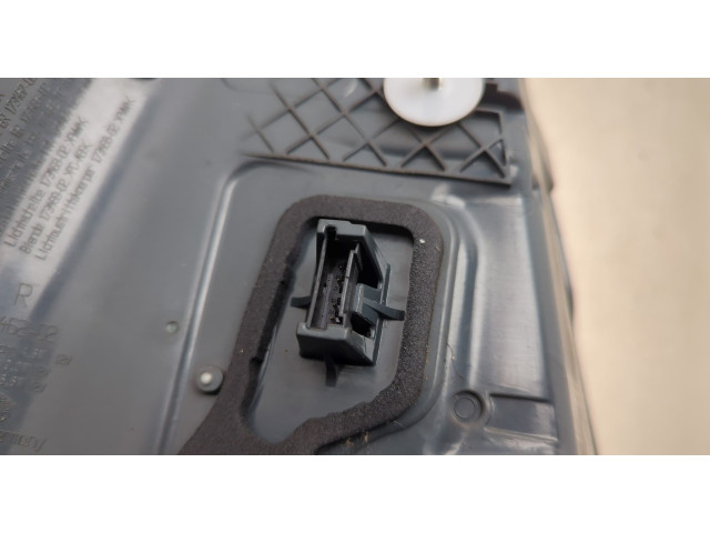 Задний фонарь          