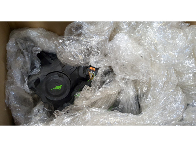 Фара передняя  Peugeot 208 правая 