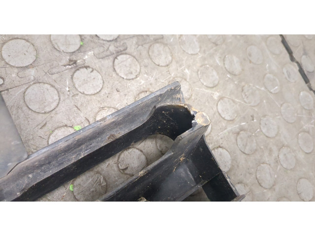 Решетка радиатора  Mitsubishi Pajero 1990-2000          2.5 