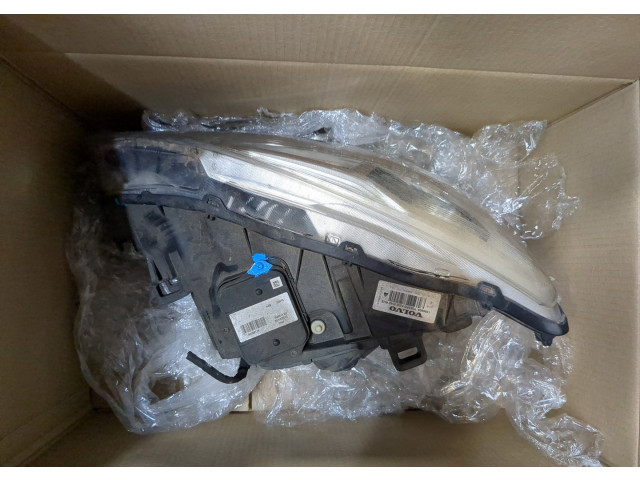 Фара передняя Volvo S60 2010-2018 правая