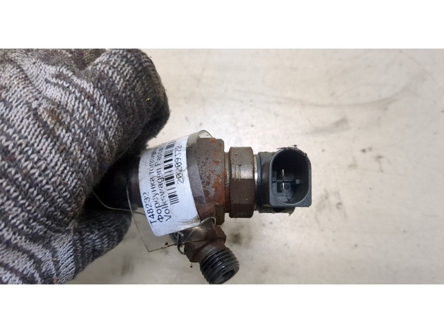 Форсунка топливная  Volkswagen Passat CC 2008-2012    03L130277J     