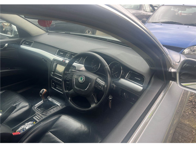 Стойка амортизатора Skoda SuperB 2008-2015 3C0413031N, 3C0411105N 1.6 дизель
