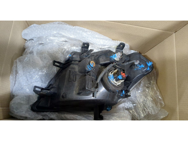 Фара передняя Nissan Pathfinder 2004-2014 правая