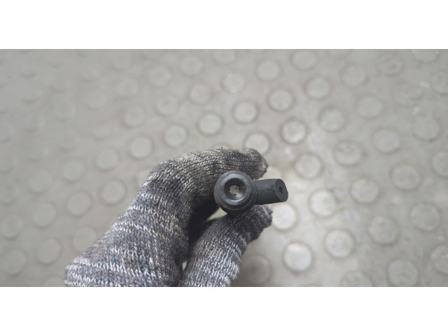 Форсунка топливная SsangYong Rodius 2004-2013 EJBR04401D