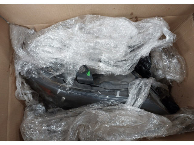 Фара передняя Audi Q7 2009-2015 правая