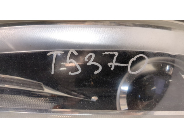 Фара передняя Audi Q3 2011-2018 правая