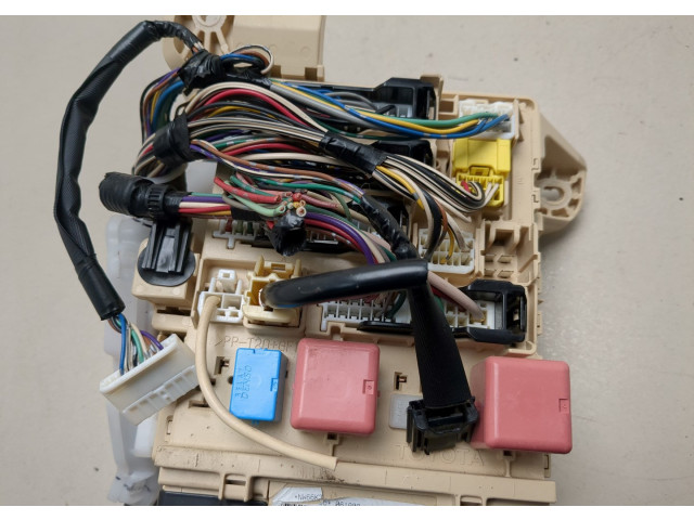 Блок предохранителей  Toyota Camry V40 2006-2011         